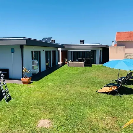 Villa With Private Pool In Neiva, 150 M² *